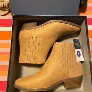Women’s boots new in box
